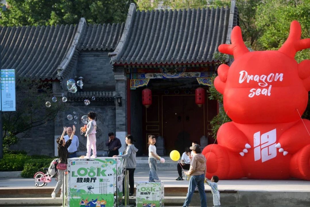 喜報(bào)！海國(guó)投集團(tuán)所屬龍徽文創(chuàng)公司及稻香湖景酒店榮獲“首都文明單位”稱號(hào)！594 拷貝.jpg